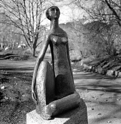 seated-lady-Herman-Hohuas-419x427 Outdoor sculpture - ‘Seated-Lady’-by-Herman-Hohuas