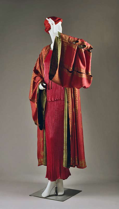 Mariano-Fortuny,-Dressing-Gown, Mariano-Fortuny,-red silk Dressing-Gown,