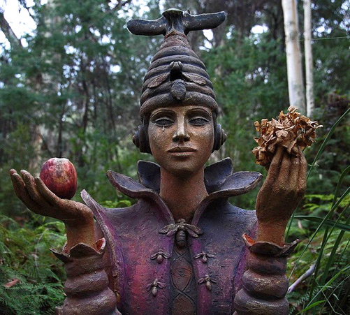 Bruno-Torfs-Marysville-sculpture-garden Queen Bee sculpture - Bruno Torfs