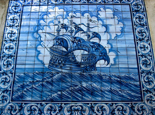 Lisbon-azulejos-galleon-©-José-Luiz-Ribeiro-Bernardes Azulejos_of_a_caravel_-_Lisbon---©-José-Luiz-Ribeiro-Bernardes