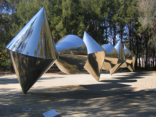cones-bert-flugelman-504x378 Contemporary outdoor sculpture - Cones - Bert Flugelman