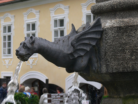 dragon-fountain-475x356 Flying dragon at the Saint-Leopold-fountain