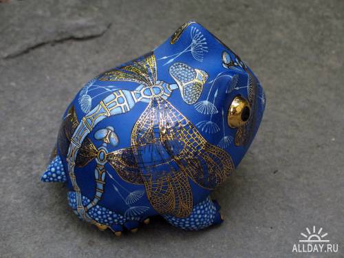 500px-375px-1299776065_sinyaya-lyagushka-so-strekozoy_2 Blue Frog with a gold dragonfly Anya Stasenko and Slava Leontyev, Ukraine