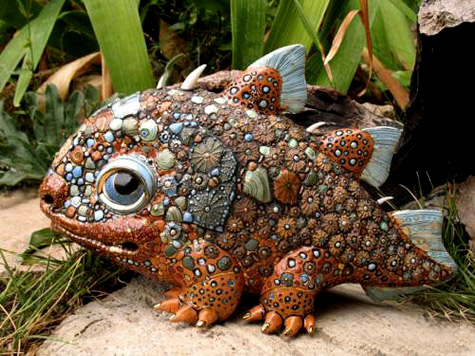 anya-and-slave-figurine-475x356 Painted Porcelain Lizard Anya Stasenko and Slava Leontyev