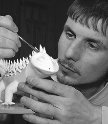 slava-leontiev-ceramic-artist-22x253 Slava Leontiev painting porcelain figurine