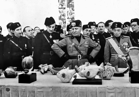 italian-fascists-1930-473x329 1930 - Mussolini inspecting ceramics on the street in Italy