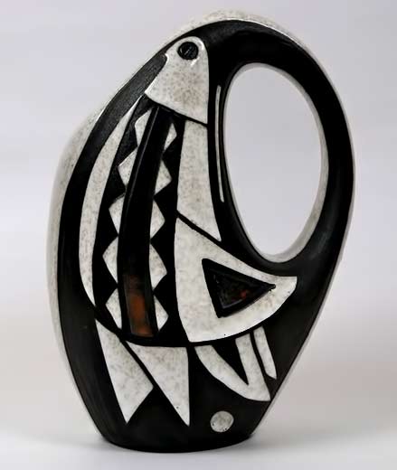 1950s-ceramic-jug-designed-by-Marianne-Starck-for-Michael-Andersen-&-Son Marianne-Starck-for-Michael-Andersen-&-Son White dove on black ceramic jug