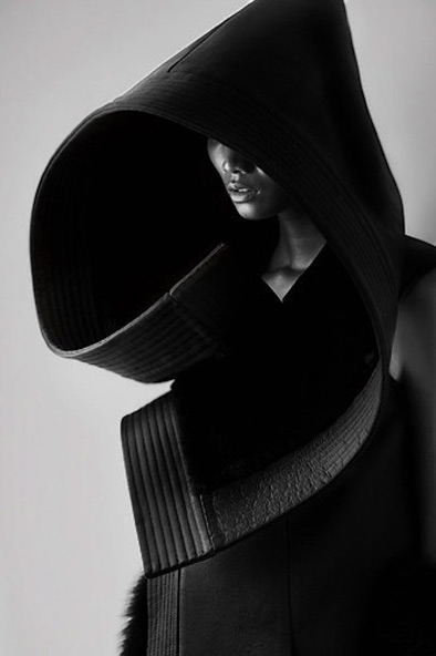 Chinese-fashion-designer-Qiu-Hao Hooded outfit by designer-Qiu-Hao
