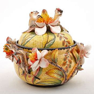 Ardmore-African-pottery Ardmore floral decorated ceramic lidded jar