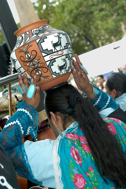 new-maxico-santa-fe-market-433x652 Santa Fe Indian Market