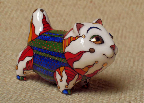 473px-339px-porcelain-puppy.jpg Anya Stasenko and Slava Leontyev, Ukraine red, white and blue dog figurine