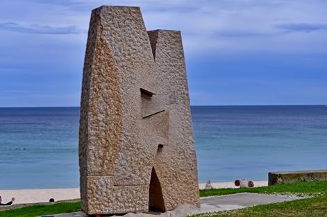 Richard Rhodes-outdoor-sculpture Richard Rhodes_Embrace photo Clyde Lee