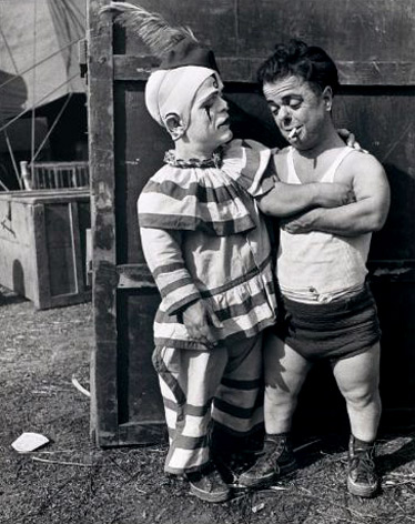 two-circue-midgets-374x472 midget clowns