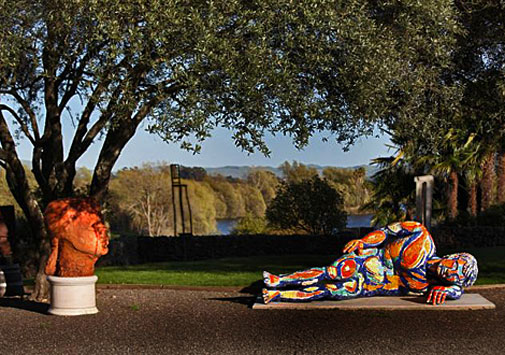 Rothfield-photo--works-by-Robert-Arneson-and-Viola-Frey -di-Rosa’s-Courtyard-featuring-works-by-Robert-Arneson-and-Viola-Frey---Photo-by-Steven-Rothfeld