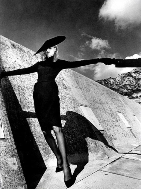 photo-by-helmut-newton-471x630 Helmut Newton photograph