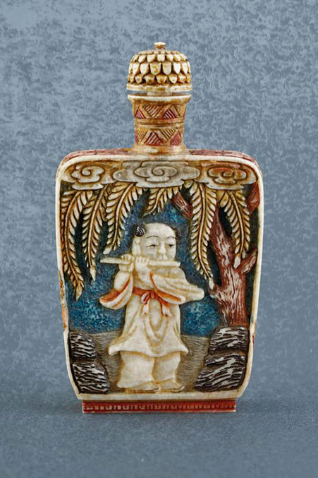 snuff-bottle--dating---Qing-dynasty-(1644-1911) fine-painted-ivory-snuff-bottle--dating---Qing-dynasty-(1644-1911)