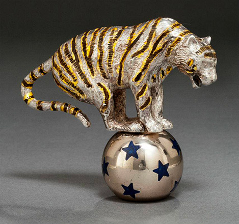 tiffany-tiger-on-ball-469x440 Balancing Tiger Tiffany