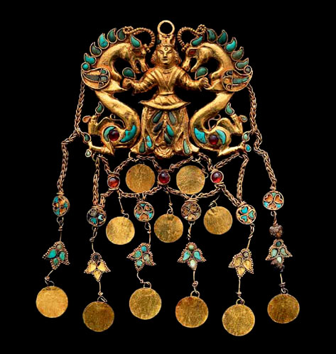 Afghanistan-dragon-master-jewellry Afghanistan--Forging-Civilizations-Along-the-Silk-Road--Dragon-Master pendant of gold, turquoise, pearl, lapi lazuli, garnet, carnelian