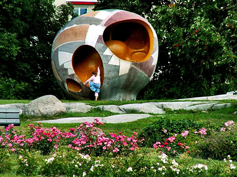 agget-by-egon-moller-nielsen Agget-by-egon-moller-nielsen children play sculpture