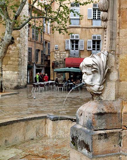 Aix-en-Provence-Photo-by-cb-de-damiette-on-Flickr Aix-en-Provence courtyard fountain