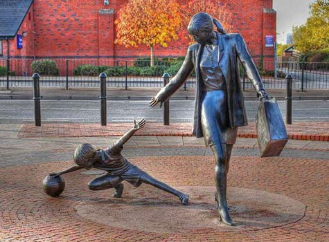 Alan-Wilson---Mother-&-Child---WooArts Mother-&-Child-street sculpture by Alan Wilson