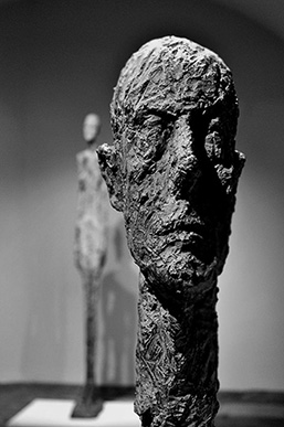 Alberto-Giacometti-sculpture Alberto-Giacometti highly textured clay head