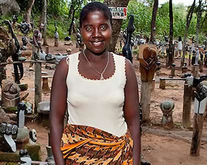 Angasa-Amali----Tengenenge-Art-Community-= Female Shona sculptor Angasa-Amali----Tengenenge-Art-Community