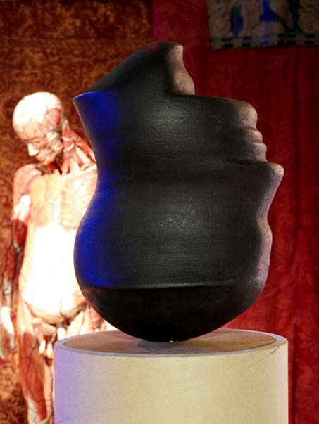 Artempo - where-time-becomes-art-Fortuny-palazzo Artempo - where-time-becomes-art - inverted black head sculpture