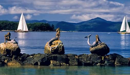 Daydream-Island-mermaid-sculptures Three Daydream-Island-mermaid-sculptures on the waters edge by David Joffe