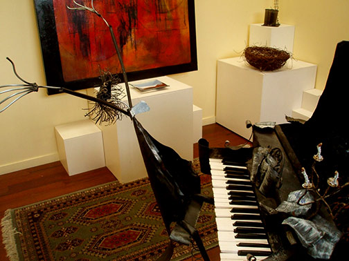 Artistic-Metal-Sculpture-of-Grand-Piano-by--Derek-Watt Grand-Piano-by--Derek-Watt sculpture, Kangaroo Valley arts