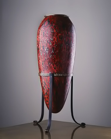 art-deco-egyptian-vase-jean-dunand-379x474 Jean-dunand Egyptian revival laquered vase
