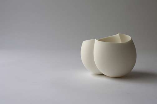 Ryota Aoki-Pottery Ryota Aoki Pottery porcelain vessel