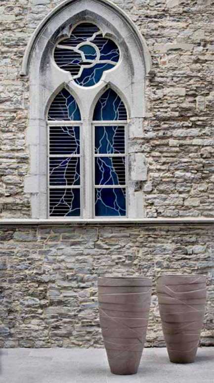Atelier-Vierkant-AHP-planters Atelier-Vierkant-AHP-planters at church window