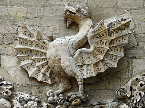 dragon-wall-sculpture-475x356 Avignon-place-du-Palais,dragon wall relief