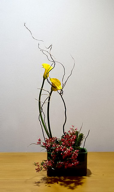 Aya-Sogetsu-school-of-ikebana-ikebana-arrangements-floral-arrangements Aya-Sogetsu-school-of-ikebana - yellow flower