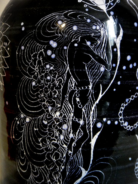 barocco-vase---- Black and white female figure with long hair - barocco-vase