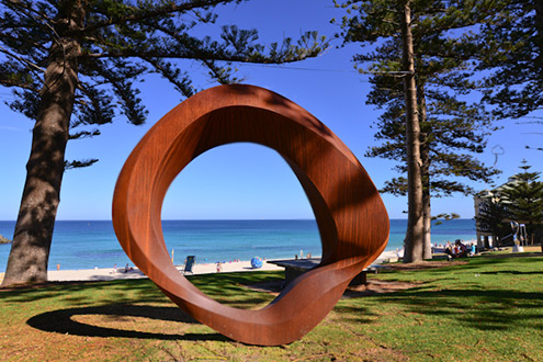 Benmjamin-Storch_cycles-495x330 Benmjamin Storch - Cycles - red asymmetrical red ring sculpture