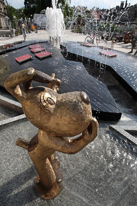 bielsko-biala-sculpture-poland-475x713 Bielsko-Biala-city-fountain--Reksio---POLAND