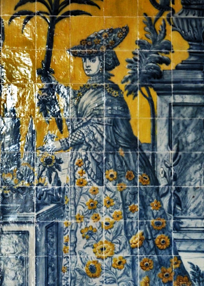 Portuguese-National-Palace-of-Queluz blue-and-yellow-tiles-detail-atalentfordesign-com