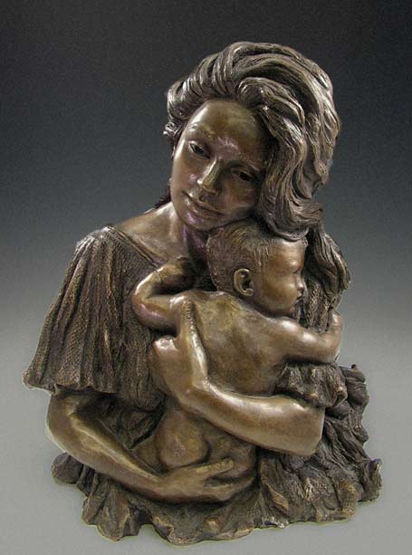 Bonnie_Freireich sculpture Mother holding a child sculpture by Bonnie Friereich