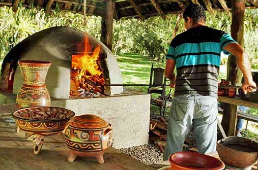 Boruca-pottery,-indigenous-of-Costa-Rica Boruca-pottery kiln,-indigenous-tribe of-Costa-Rica
