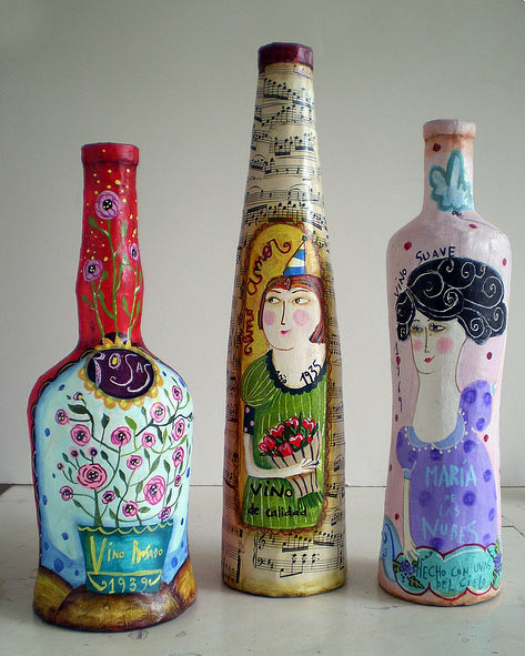 juliana-bollini-decorated-bottles-473x591 Colourful botellas by Juliana Bollini