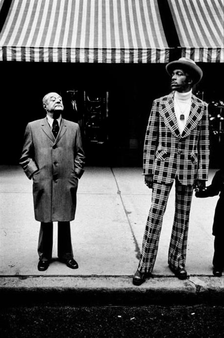 5th-avenue-Bruce-Gilden Photographer Bruce-Gilden,-Fifth-Avenue-NY,-1975 Street photo