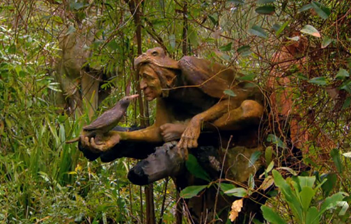 Brunos-Garden-marysville Garden sculpture of a seated man with a crow