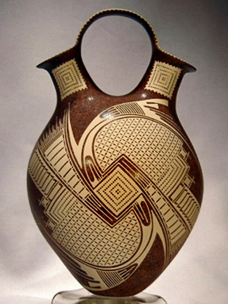 jose quezada-wedding-vessel-327x436 Jose Quezada wedding vase with elegant lace geometrical patterns Mata Ortiz