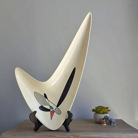 California-Contempora-Boomarang-Jawbone-Serving-Dish-by-Metlox-Poppytrail, California-Contempora-Boomarang-Jawbone-Serving-Dish-by-Metlox-Poppytrail,-Mid-Century