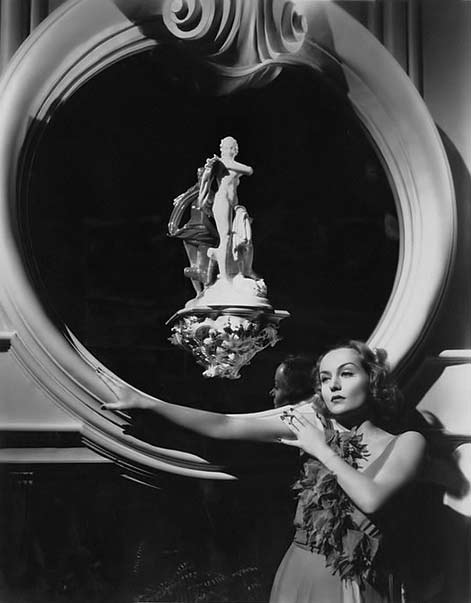 Carole-Lombard-movie-actress Carole-Lombard with nude figure sculpture