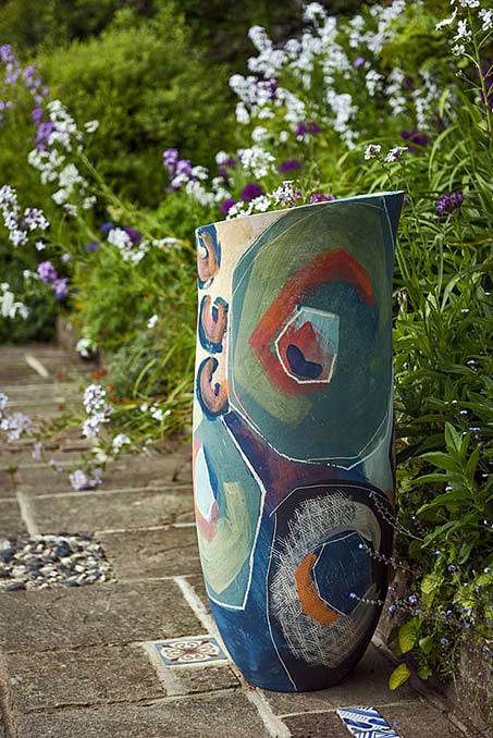 Carolyn-Genders-ceramic-vase Large abstract vase in the garden - Carolyn-Genders