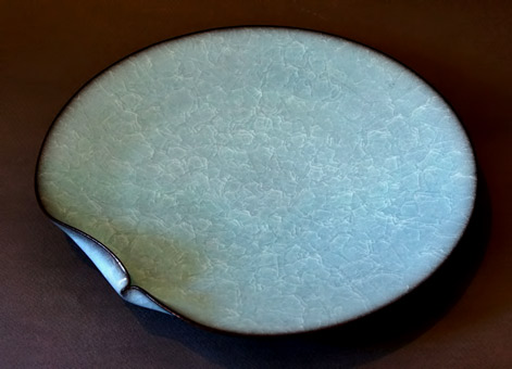 Imaizumi-Takeshi-platter celadon-piece-by-Imaizumi-Takeshi-at-the-Keiko-Gallery