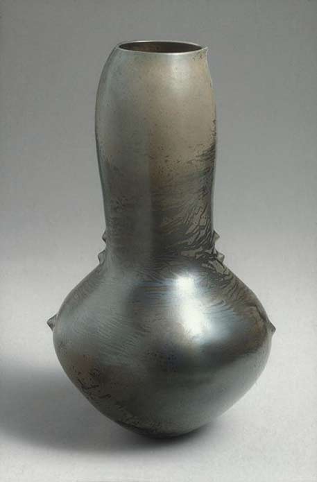 Magdalene-Odundo-ceramic-vase Ceramic-Vessel,-1997-Magdalene-Odundo-Kenya-Britain-Red-clay-met